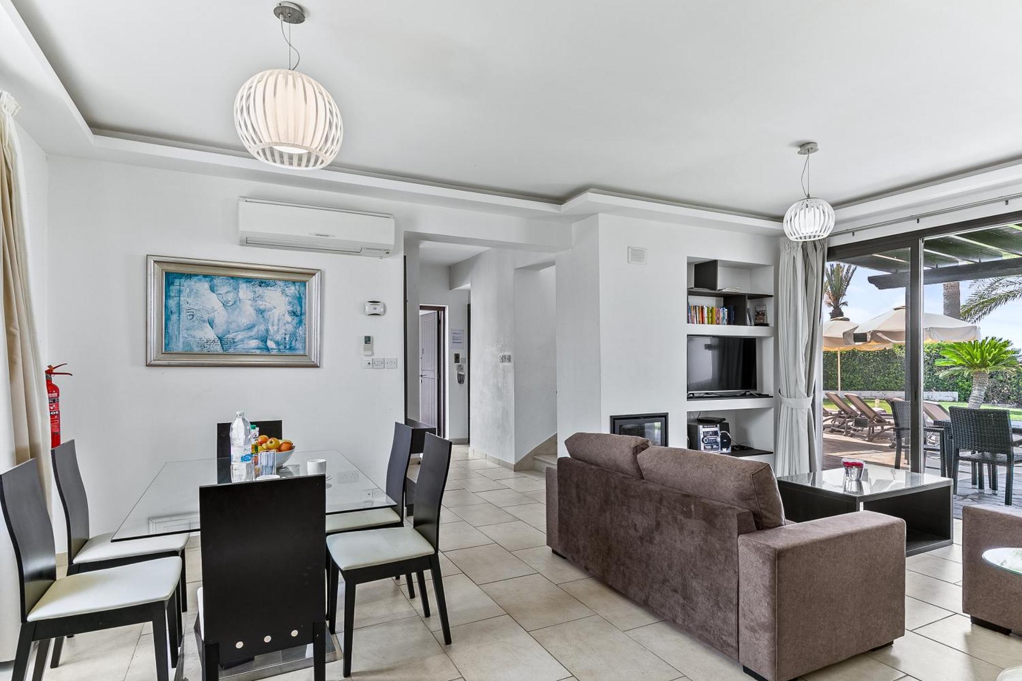 Platzia Beach Villas Paphos Ngoại thất bức ảnh