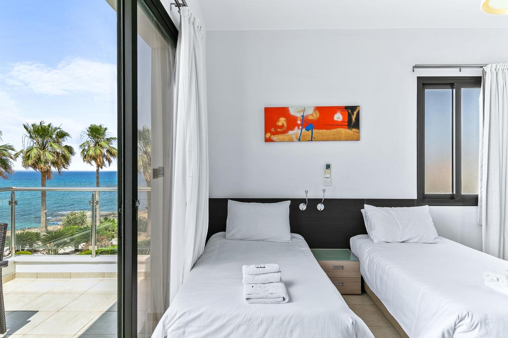 Platzia Beach Villas Paphos Ngoại thất bức ảnh
