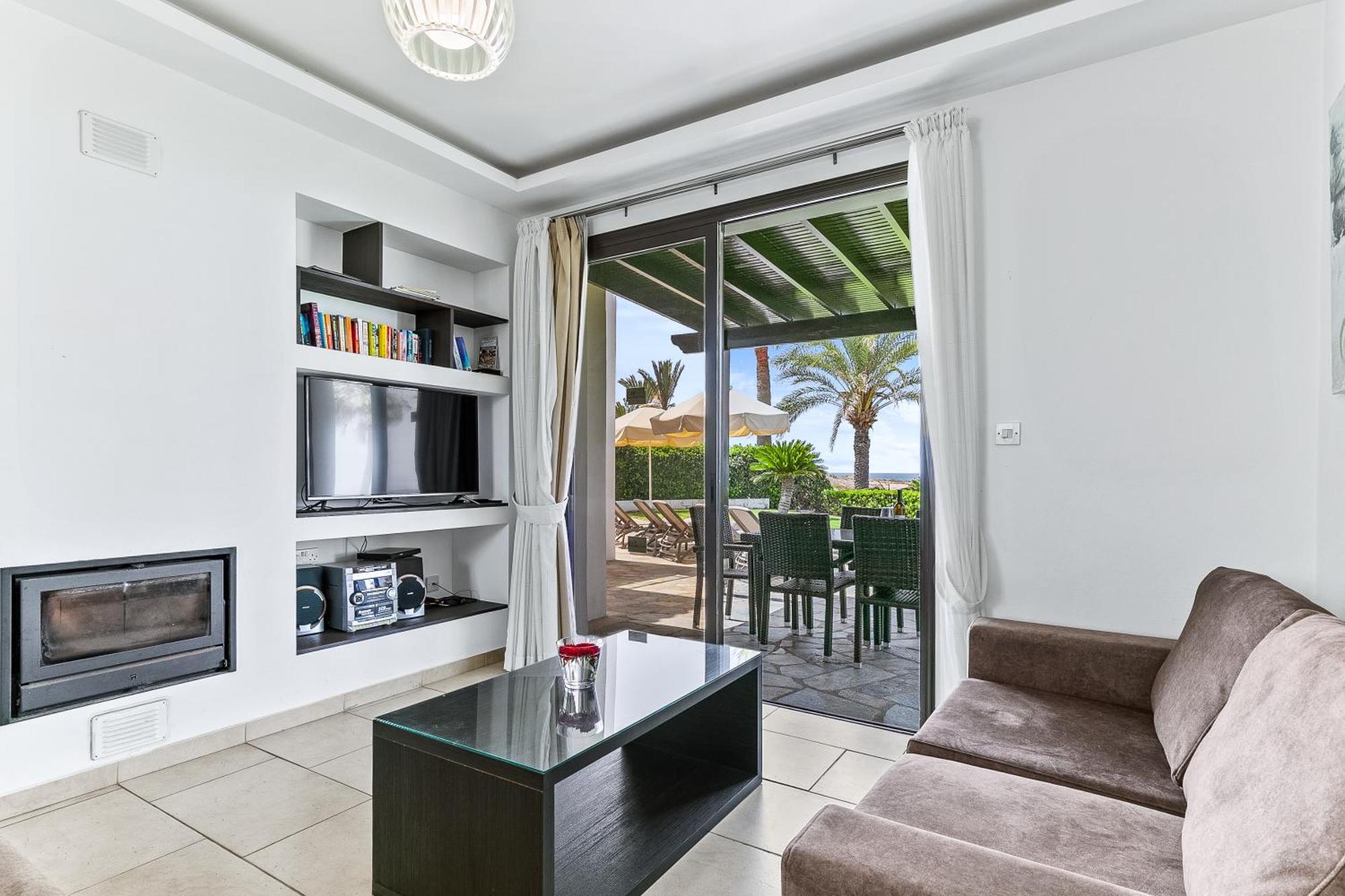 Platzia Beach Villas Paphos Ngoại thất bức ảnh