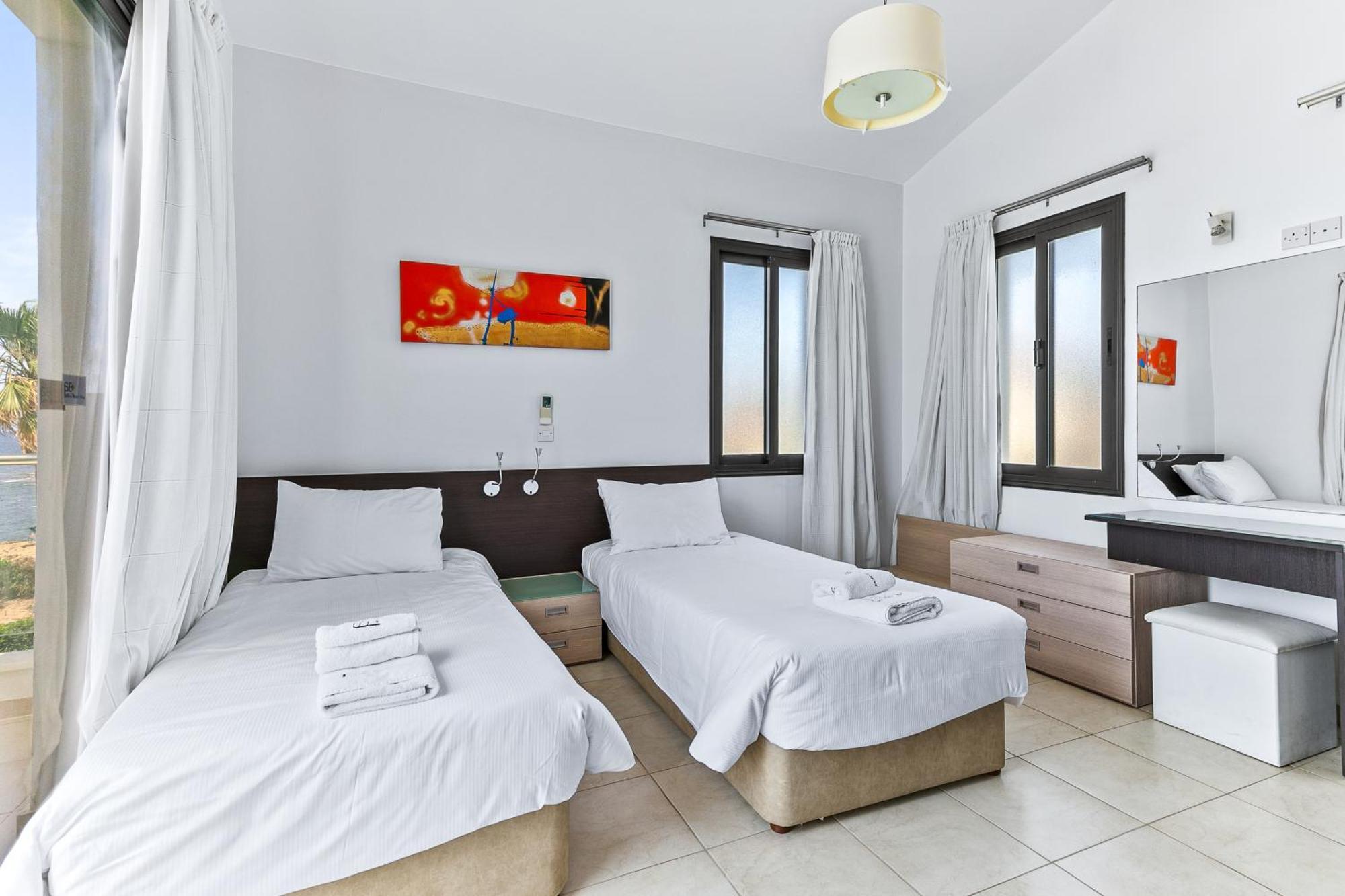 Platzia Beach Villas Paphos Ngoại thất bức ảnh