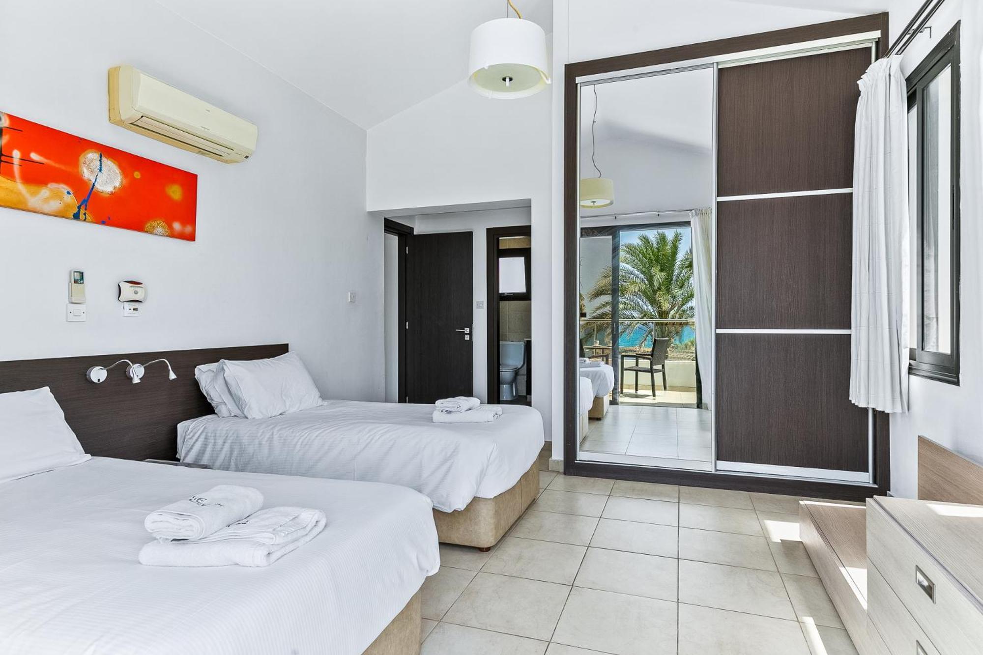 Platzia Beach Villas Paphos Ngoại thất bức ảnh