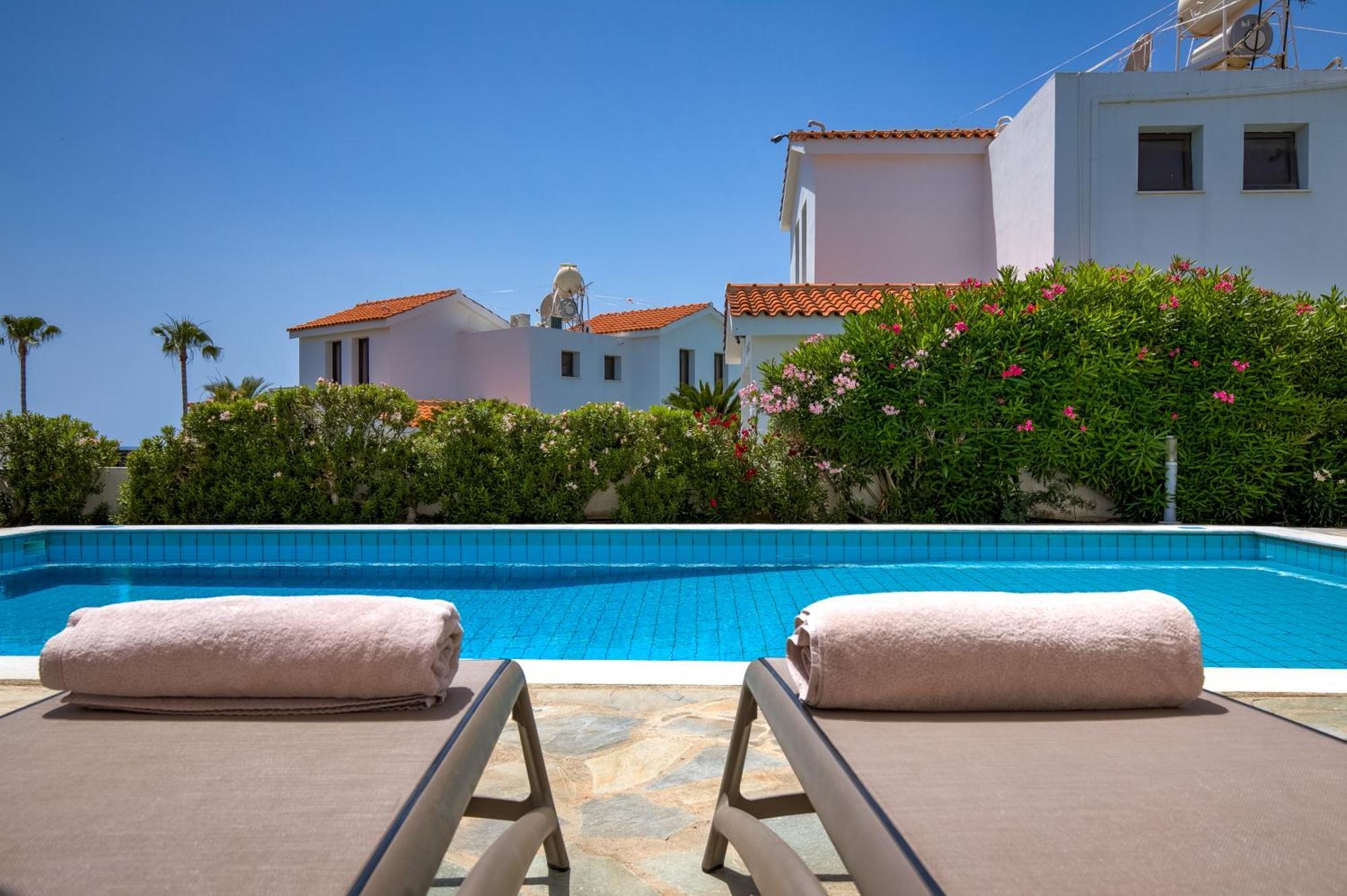 Platzia Beach Villas Paphos Ngoại thất bức ảnh