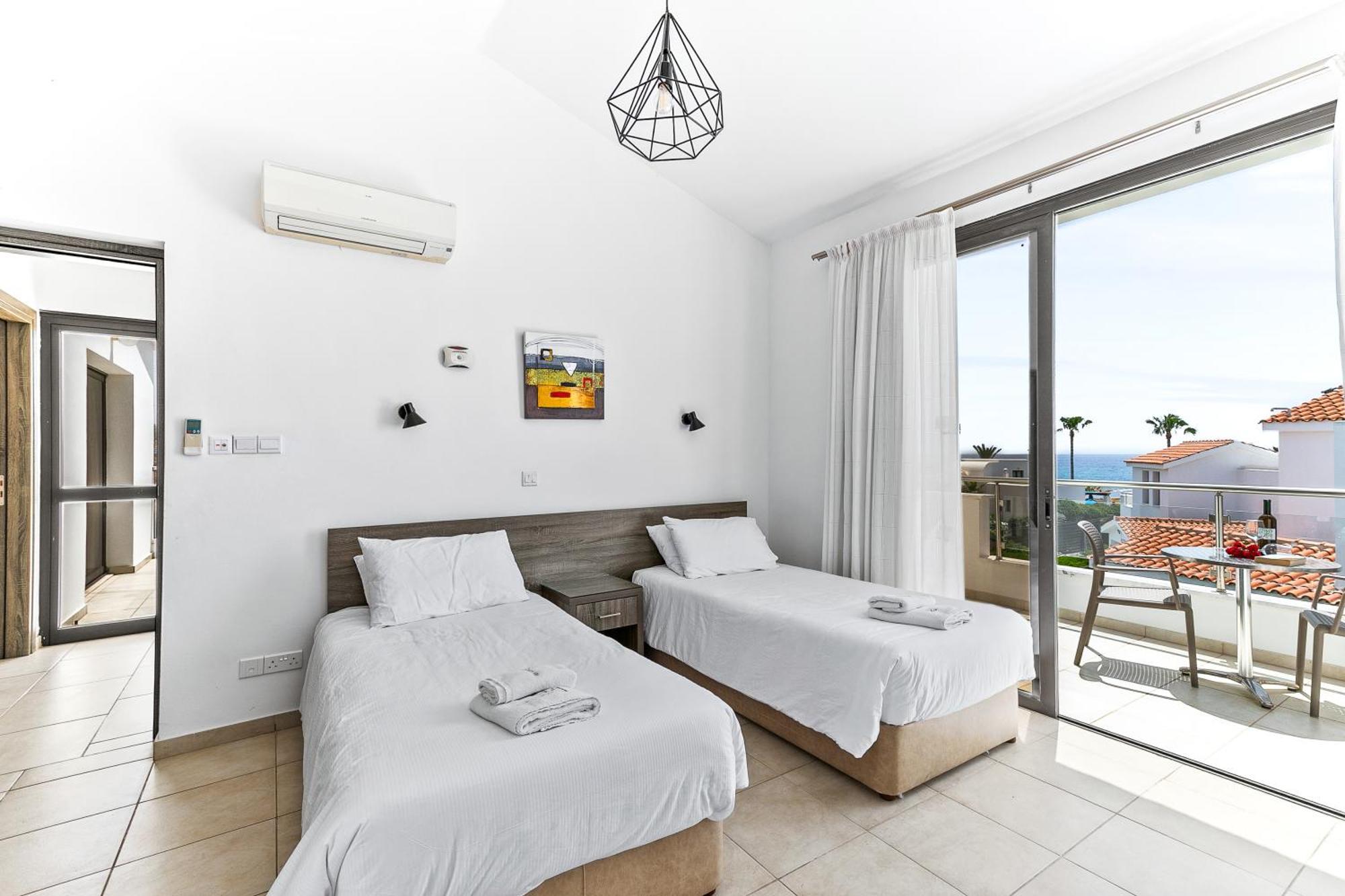 Platzia Beach Villas Paphos Ngoại thất bức ảnh