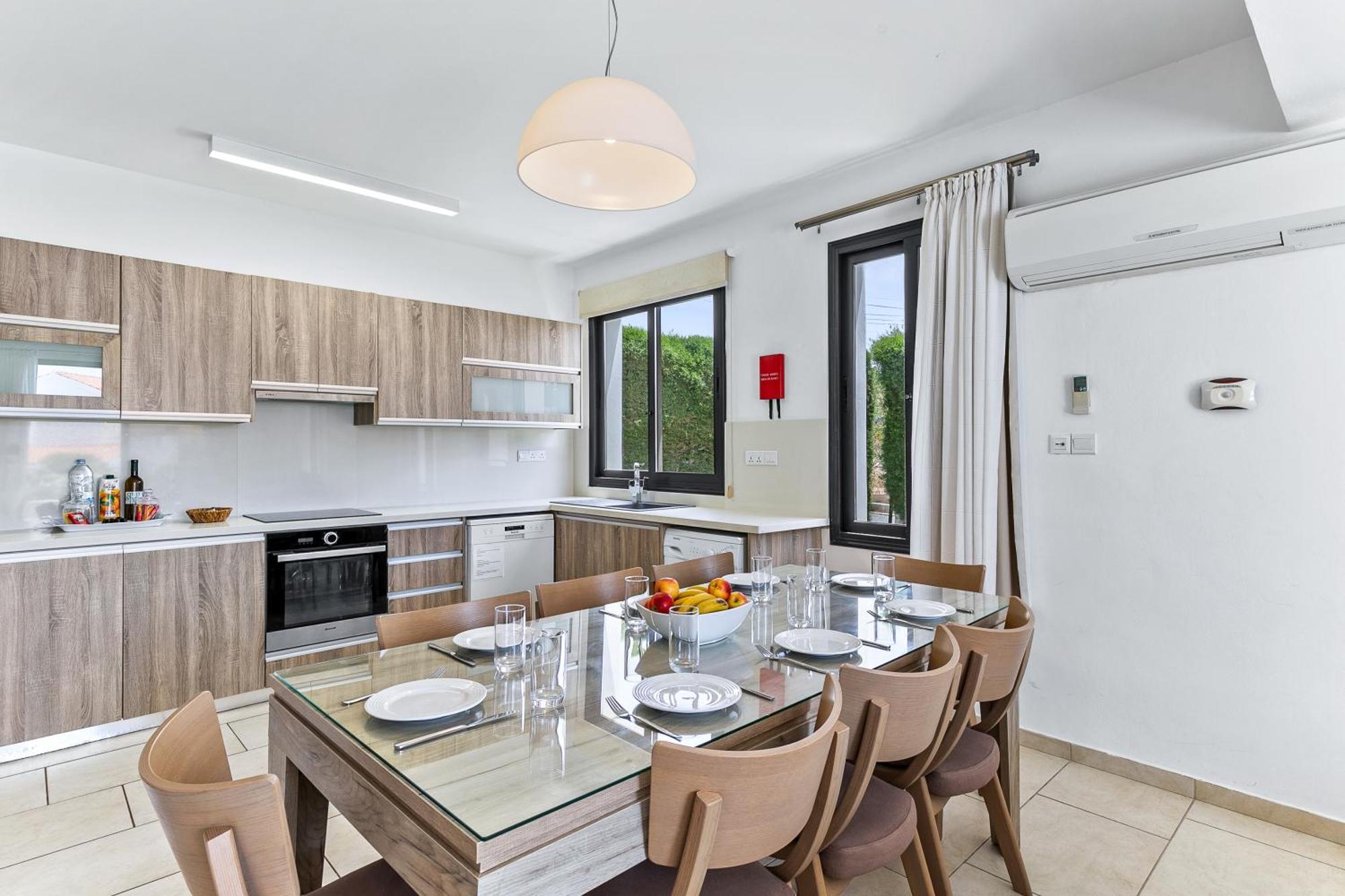 Platzia Beach Villas Paphos Ngoại thất bức ảnh