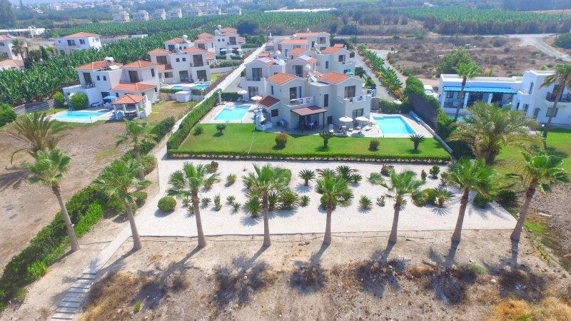 Platzia Beach Villas Paphos Ngoại thất bức ảnh
